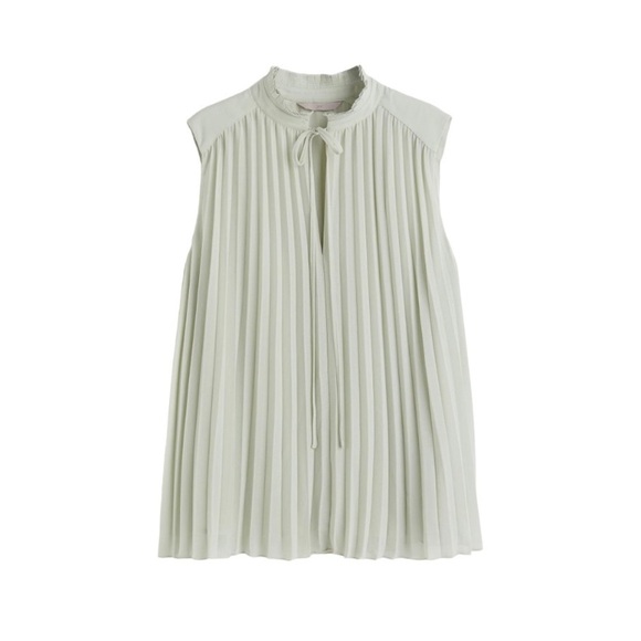 H&M Pleated Blouse Women's Size Medium Light Green Sage Sleeveless‎ Flowy A-Line - Picture 1 of 9